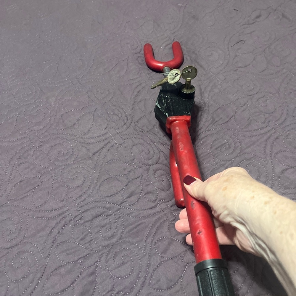 Red Steering Wheel Lock with lock and key
